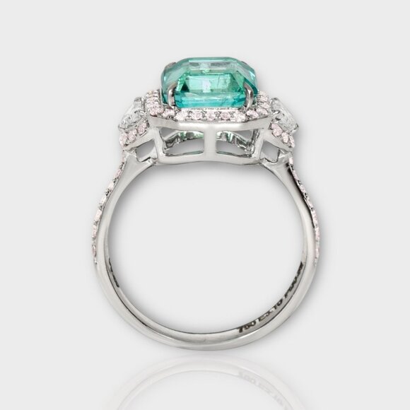 Emerald Ring - Picture 7 of 7